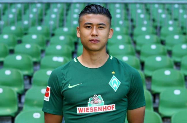 随着足球世 随着足球世