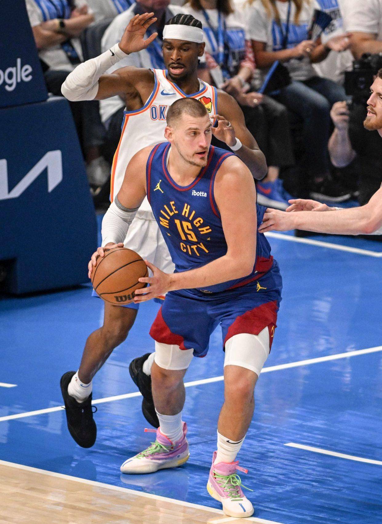 她用自己的 她用自己的